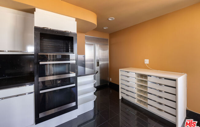 2 beds, 4.5 baths, 2,130 sqft, $8,500, Unit 1209
