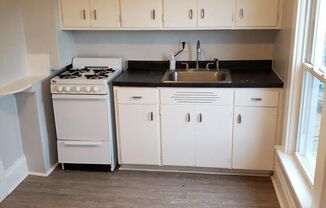 1 bed, 1 bath, $825, Unit 1/2