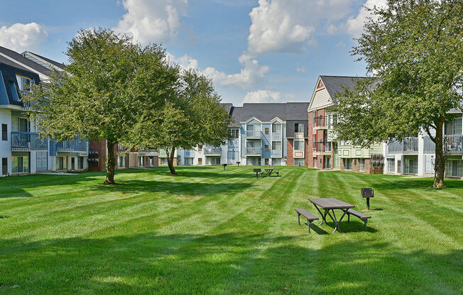 Picnic and Grilling Areas at Charter Oaks Apartments, Michigan, 48423