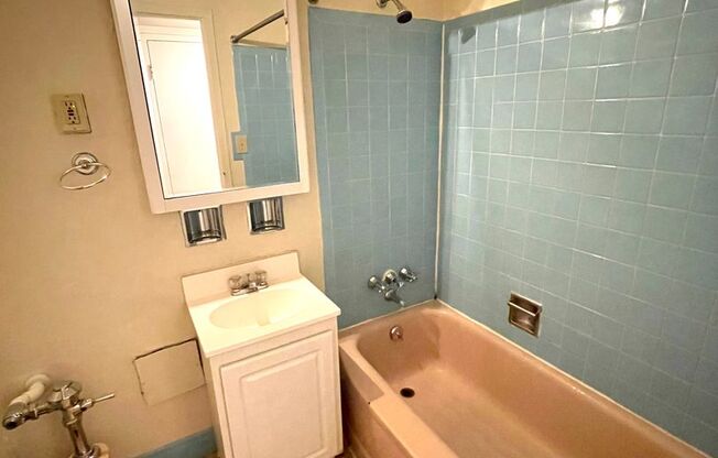 1 bed, 1 bath, $895, Unit 406