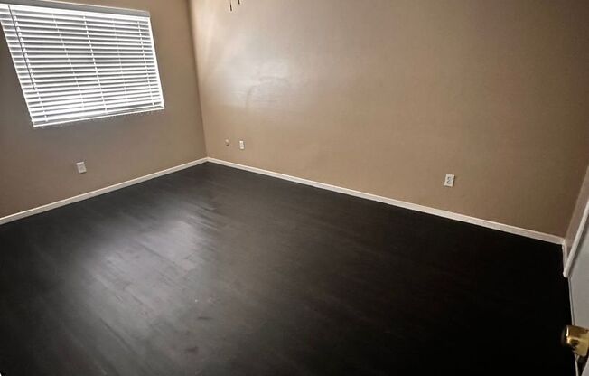 2 beds, 1.5 baths, $1,400, Unit 3