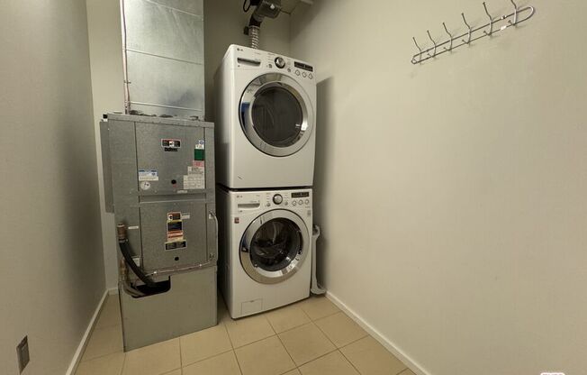 1 bed, 1 bath, 840 sqft, $2,600, Unit 910