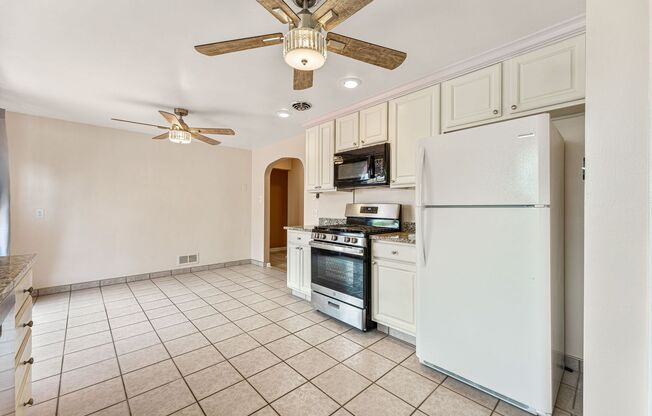 2 beds, 1 bath, $2,410