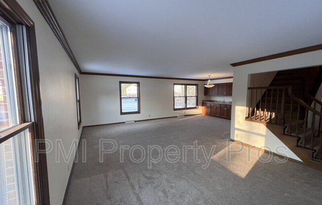3204 W CHATEAU CT