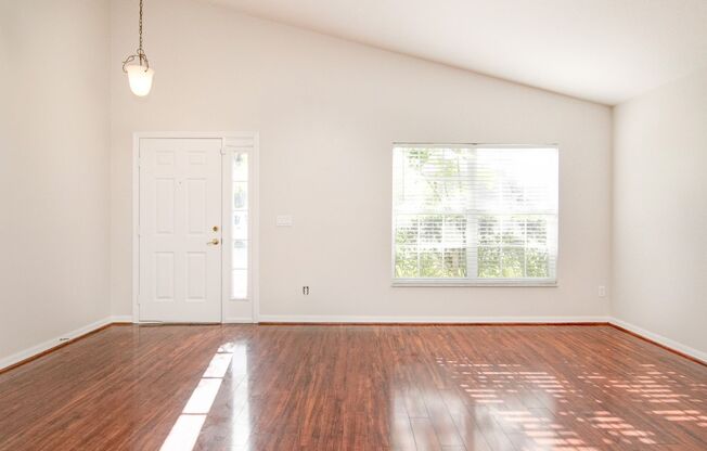 Beautiful MOVE-IN READY 4bed/2bath Home located in Nona Crest in Lake Nona!!!