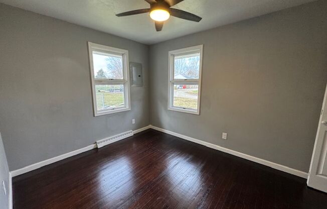 2 beds, 1 bath, $1,100