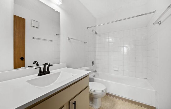 2 beds, 2 baths, 985 sqft, $1,530, Unit 1501-317