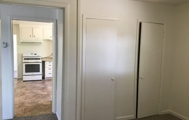 2 beds, 1 bath, 968 sqft, $2,100, Unit Unit FRONT