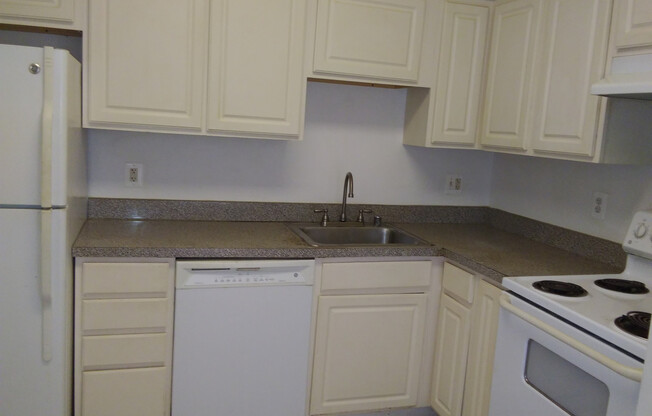 1 bed, 1 bath, 1,300 sqft, $1,190, Unit 2D