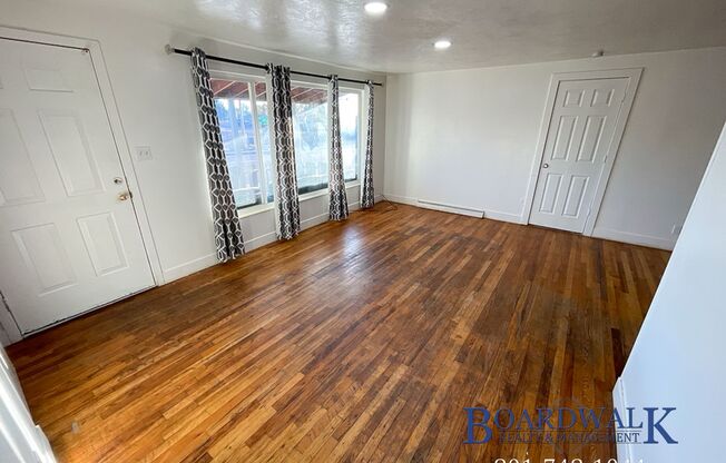 3 beds, 1 bath, 1,351 sqft, $1,249, Unit 374 W 1300 N- #1