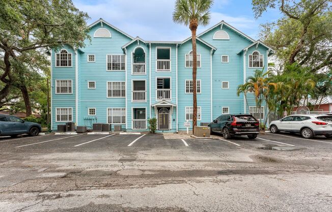 Beautiful 2/2 Condo located in South Tampa!