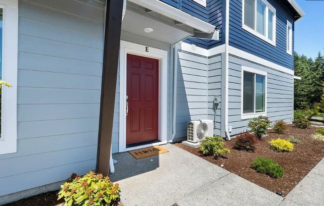 Newly constructed 2 bedroom condo in Puyallup with amazing views of Mount Rainier!!