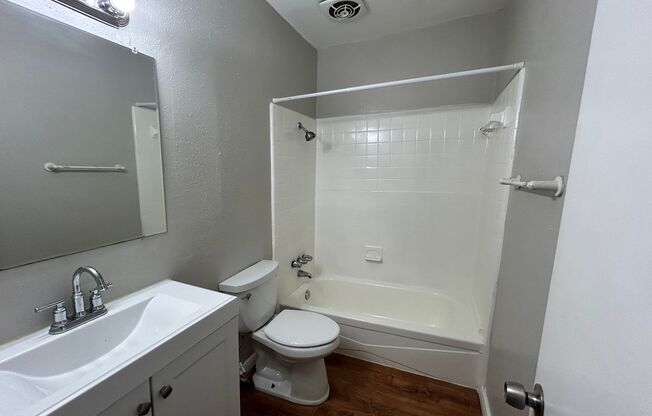 1 bed, 1 bath, 700 sqft, $1,275, Unit 243