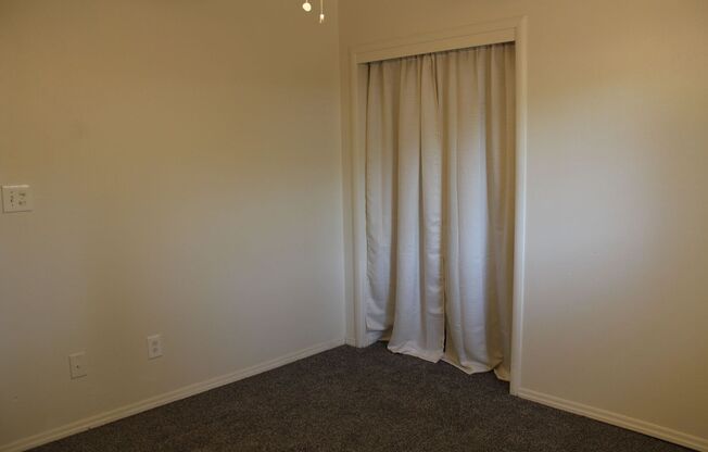 2 beds, 1 bath, $2,100