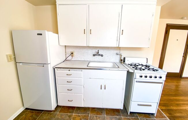 Studio, 1 bath, 350 sqft, $1,395, Unit 211 (#23)