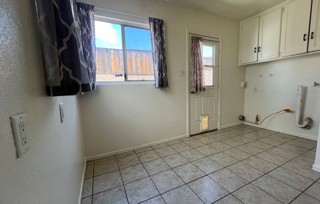 3 beds, 2 baths, $2,500