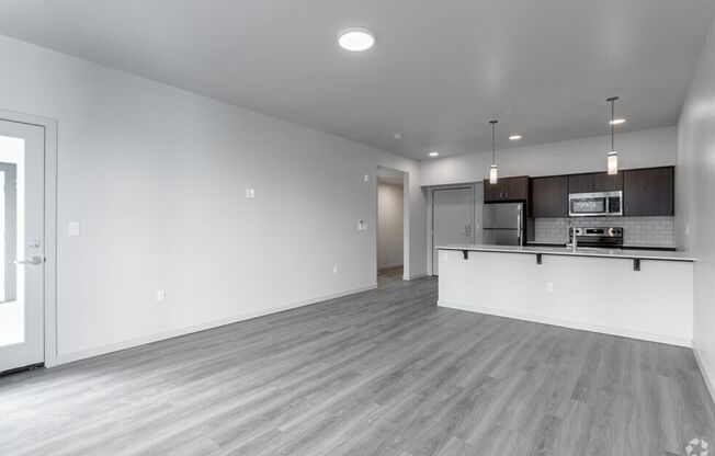 MODERN 1 BEDROOM APARTMENT ON THE MAX LINE