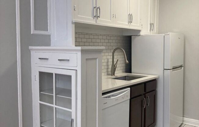 Edgewater Studio with Heat and Cooking Gas Included ~ No Security Deposit ~ Cat Friendly