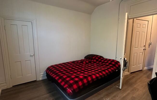 1 bed, 1 bath, $999, Unit D-3