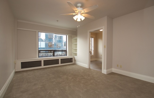 1 bed, 2 baths, 692 sqft, $2,150, Unit 1011