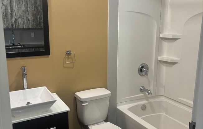 Studio, 1 bath, 284 sqft, $1,000, Unit 211