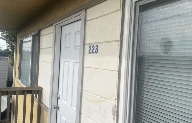 (221): 217-223 South 7th St.