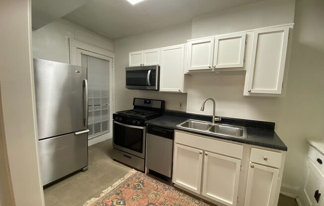 1 bed, 1 bath, 800 sqft, $1,850, Unit 950-01