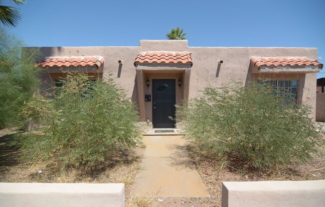 Huge 4 Bedroom 2 Bath House! Close to the UofA!