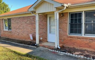 Ground Level Condo Close to Shopping, Dining and Cherry Road