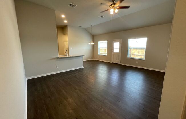 Luxury 3/2 Duplex in Seguin, Texas (Navarro ISD)