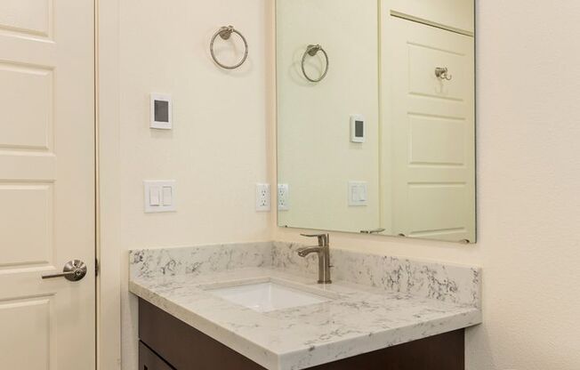 3 beds, 2 baths, 800 sqft, $2,995, Unit 201