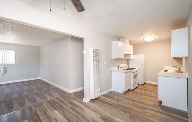 2 beds, 1 bath, 880 sqft, $1,450, Unit 96-4