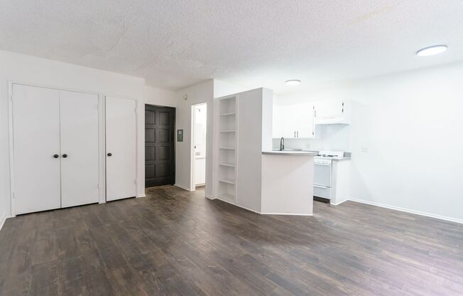 Studio, 1 bath, 495 sqft, $1,448, Unit 103