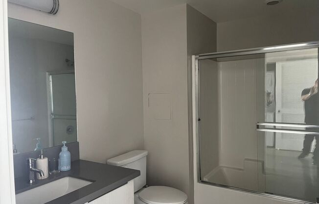 Studio, 1 bath, 570 sqft, $2,100, Unit 11246-402