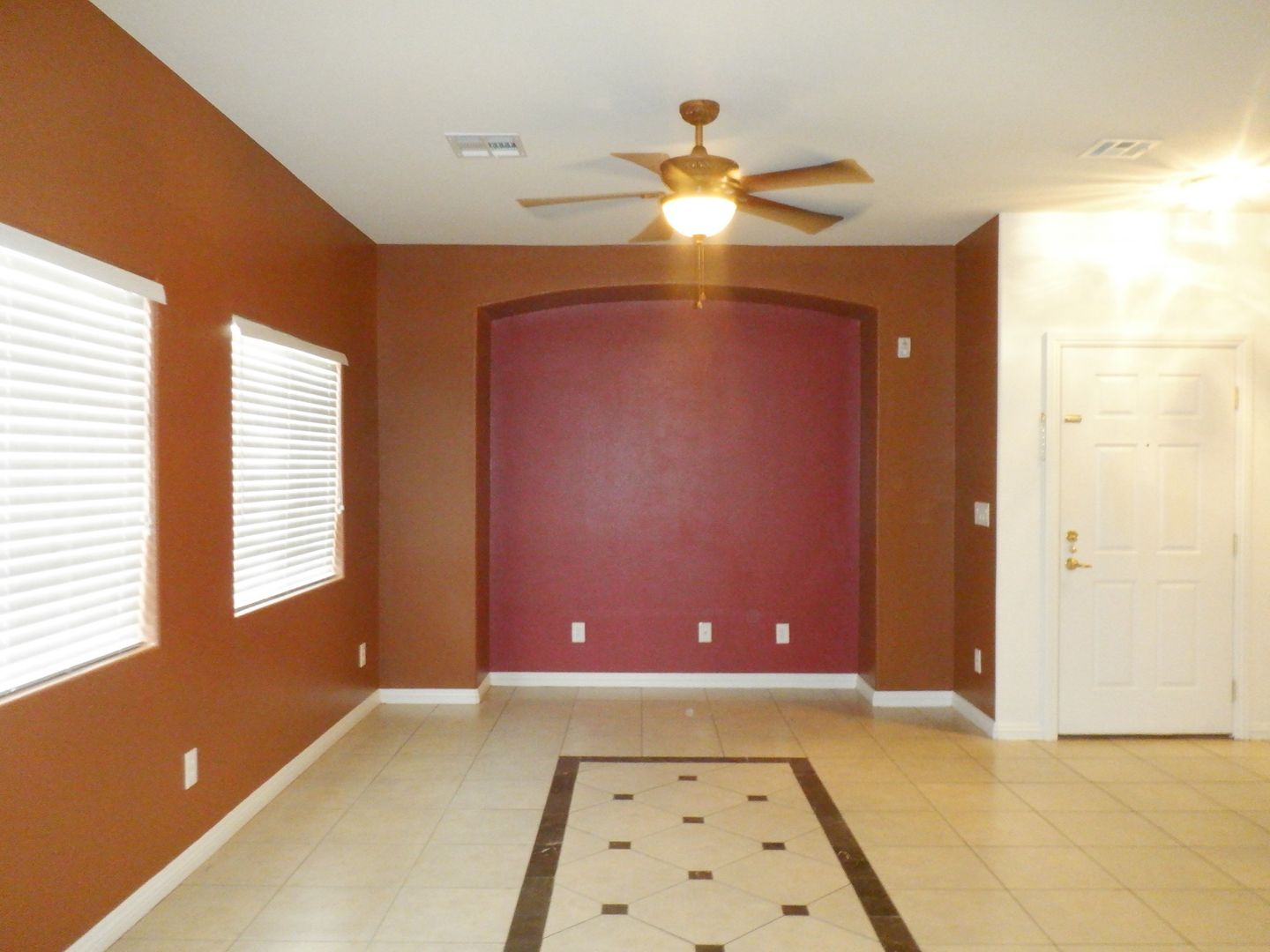 Three Bedroom Townhouse with Two Car Garage Sunrise Manor Area