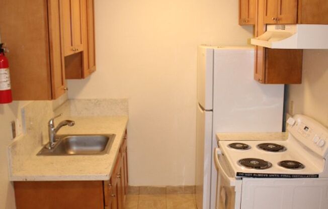 2 beds, 1 bath, $2,100, Unit 4