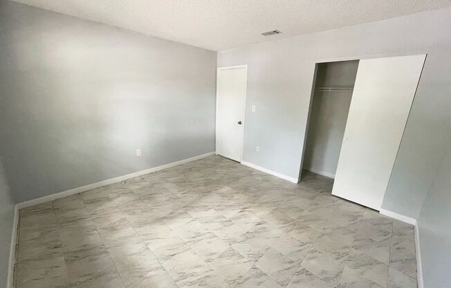 2 beds, 2 baths, 800 sqft, $1,550, Unit Unit 212