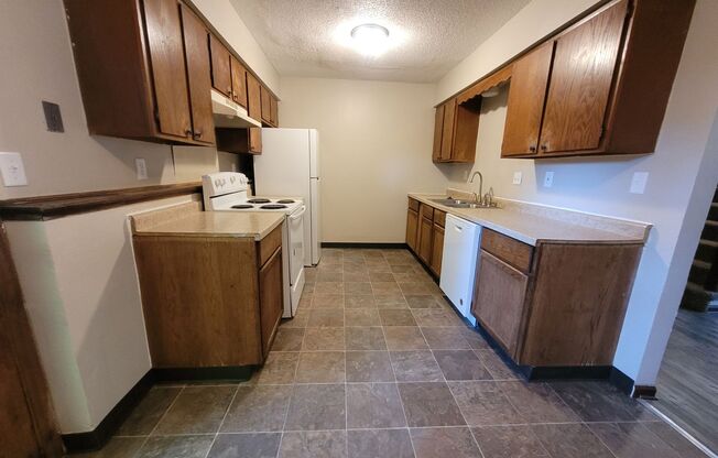 3 beds, 1 bath, $1,245