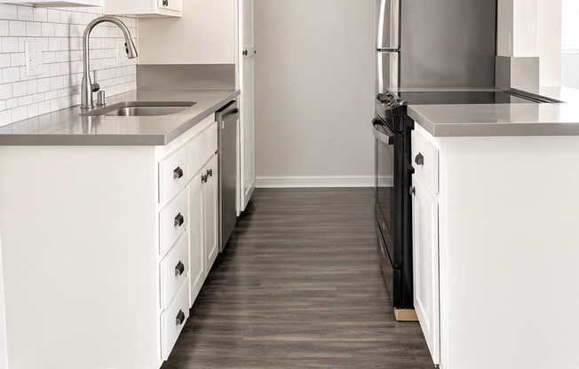 2 beds, 2 baths, $2,100, Unit 31