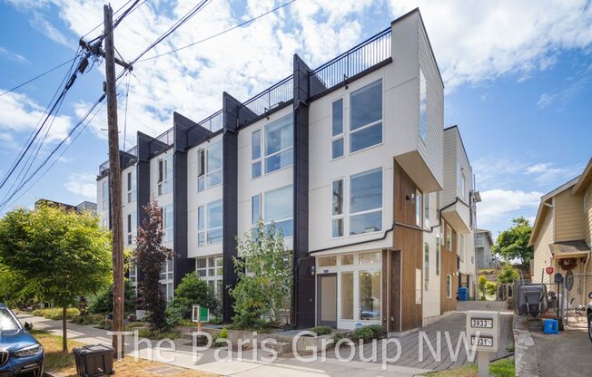 Modern 2BR Columbia City/Hillman City Townhome * 2 Roof Decks, Carport & A/C!