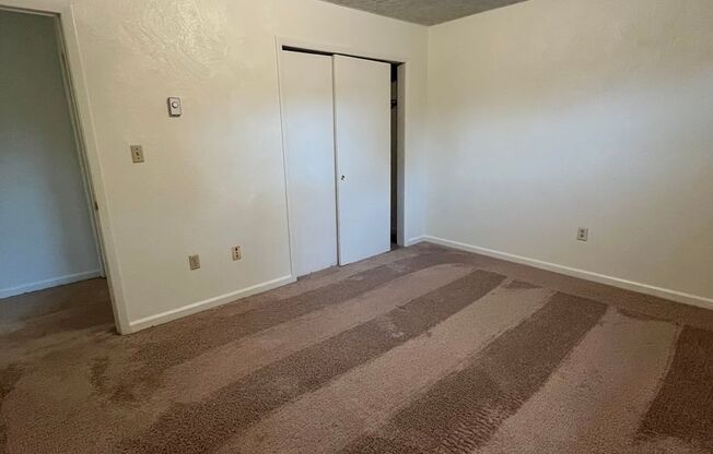 2 beds, 1 bath, 903 sqft, $1,170, Unit K-4