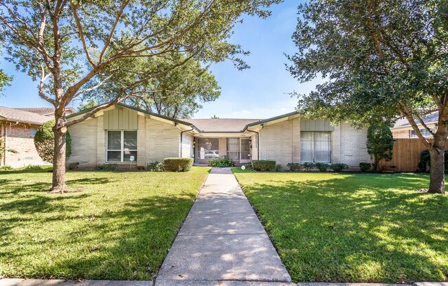 3 Bed, 2 Bath Duplex in Northeast Dallas!