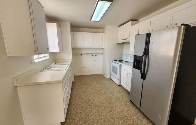 Beautiful Home In Hansen Track Neighborhood