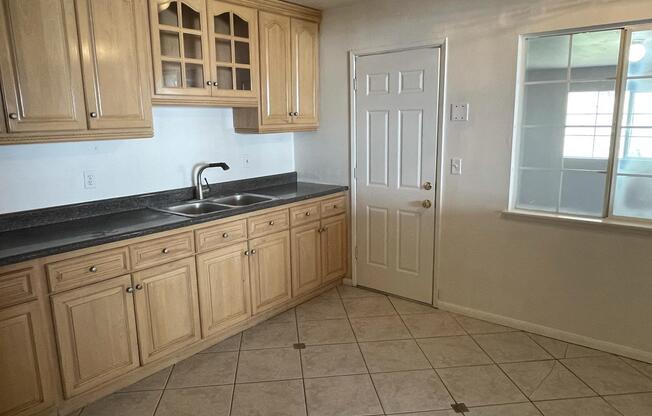 8136 KNOLLWOOD RD