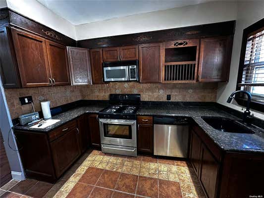 2 beds, 1 bath, $2,750