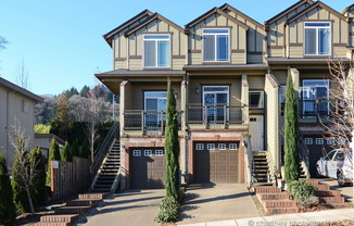 Beautiful Townhome! Flawless Location!