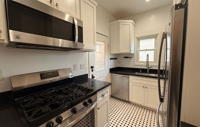 2BR Home in Prime Bankers Hill Location!