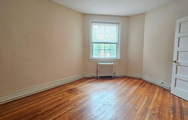 2 beds, 1 bath, 1,100 sqft, $1,725, Unit F1