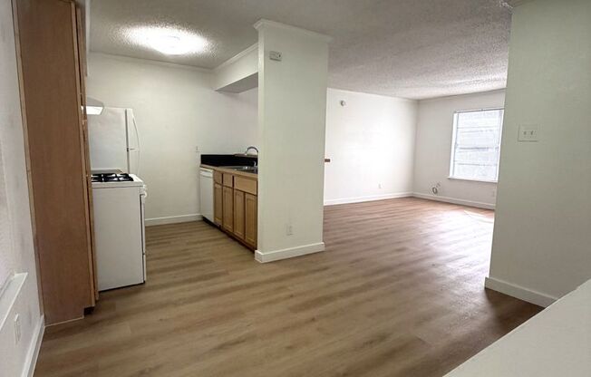 2 beds, 2 baths, 960 sqft, $1,504, Unit LAW15-209