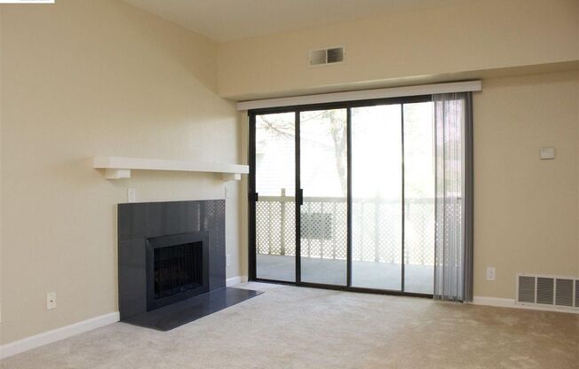 COMING SOON $3090 / 2 BR GORGEOUS REMODELED MEADOWBROOK CONDO IN CENTRAL FREMONT